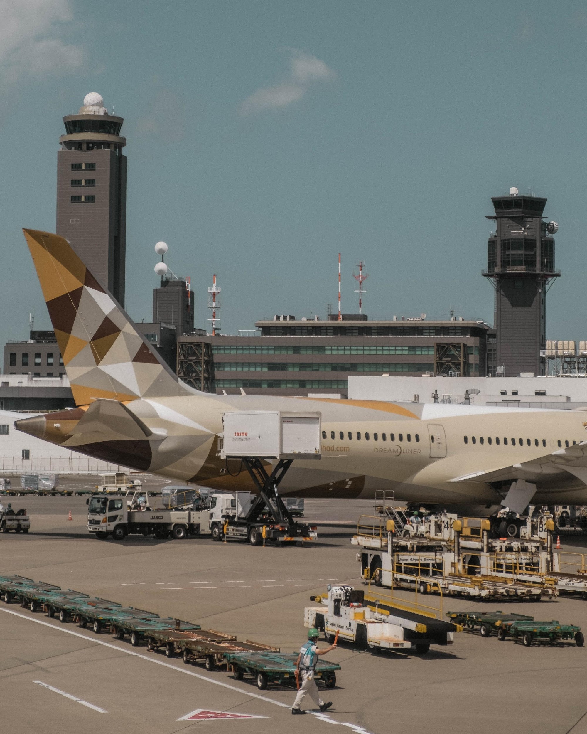 Shipping Service by Air in Dubai – ATN Media